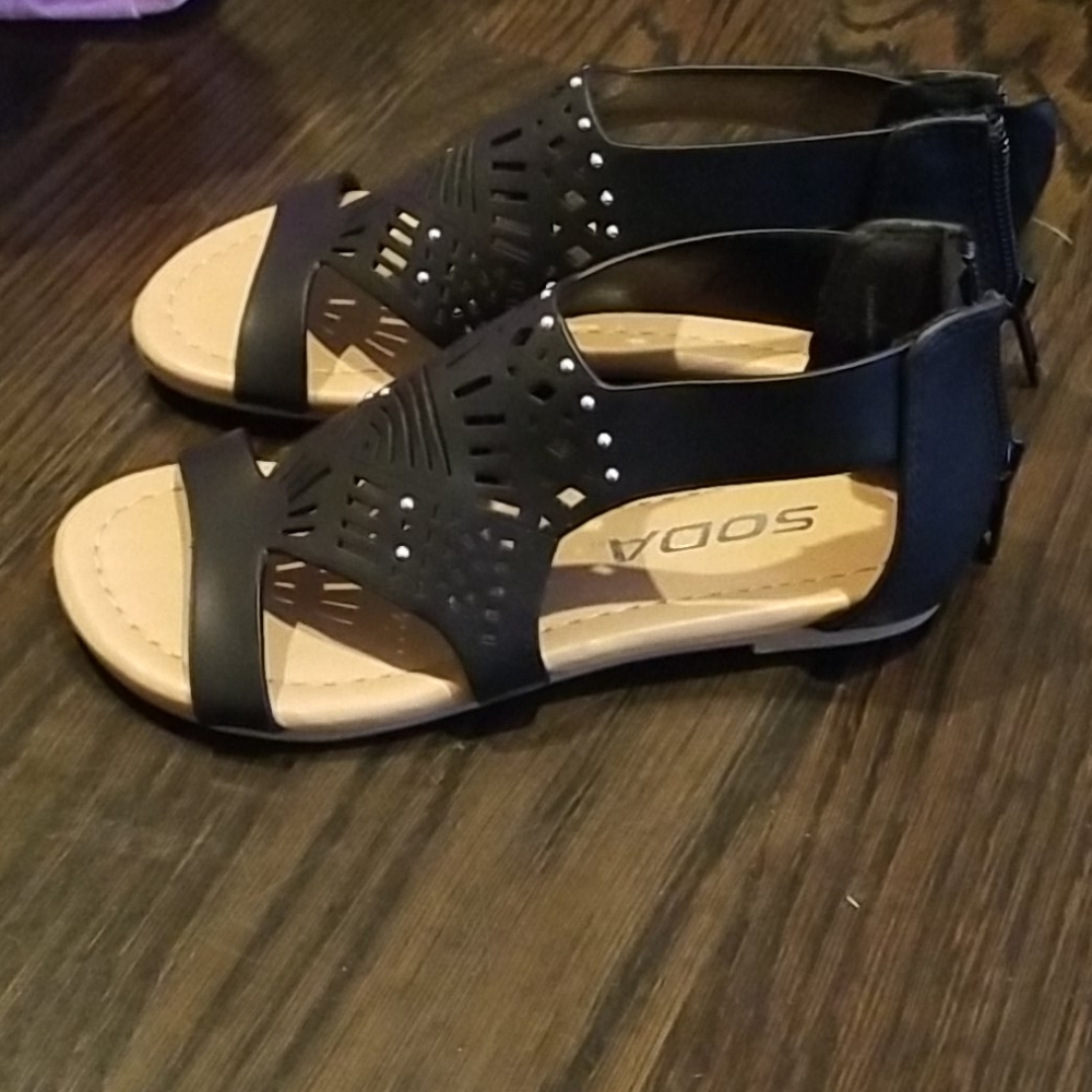 Girls sandals